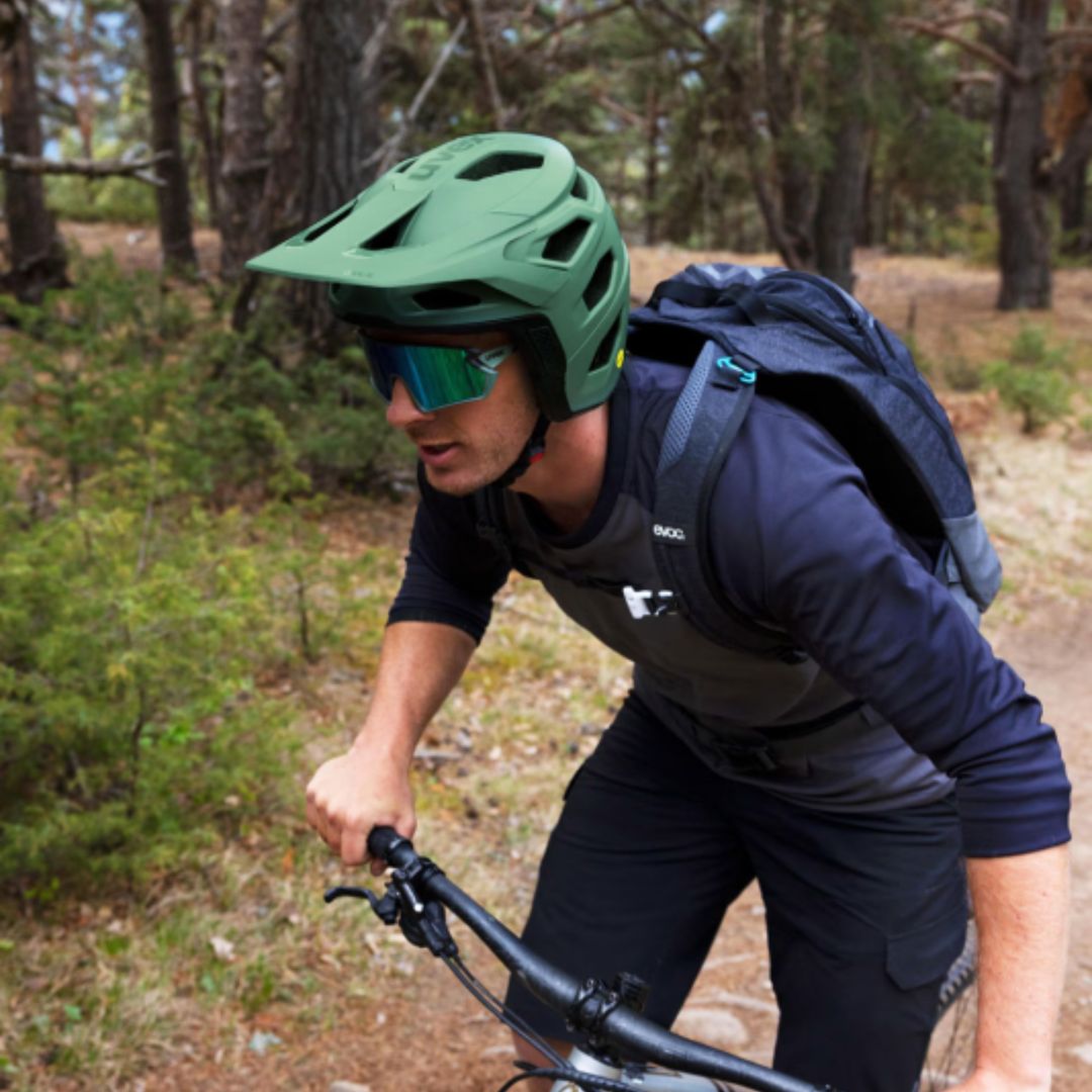 uvex Revolt MIPS – Integralhelm